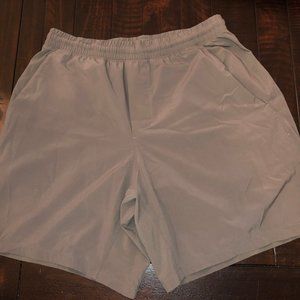 Lululemon Men Shorts Size Medium (7" inseam)